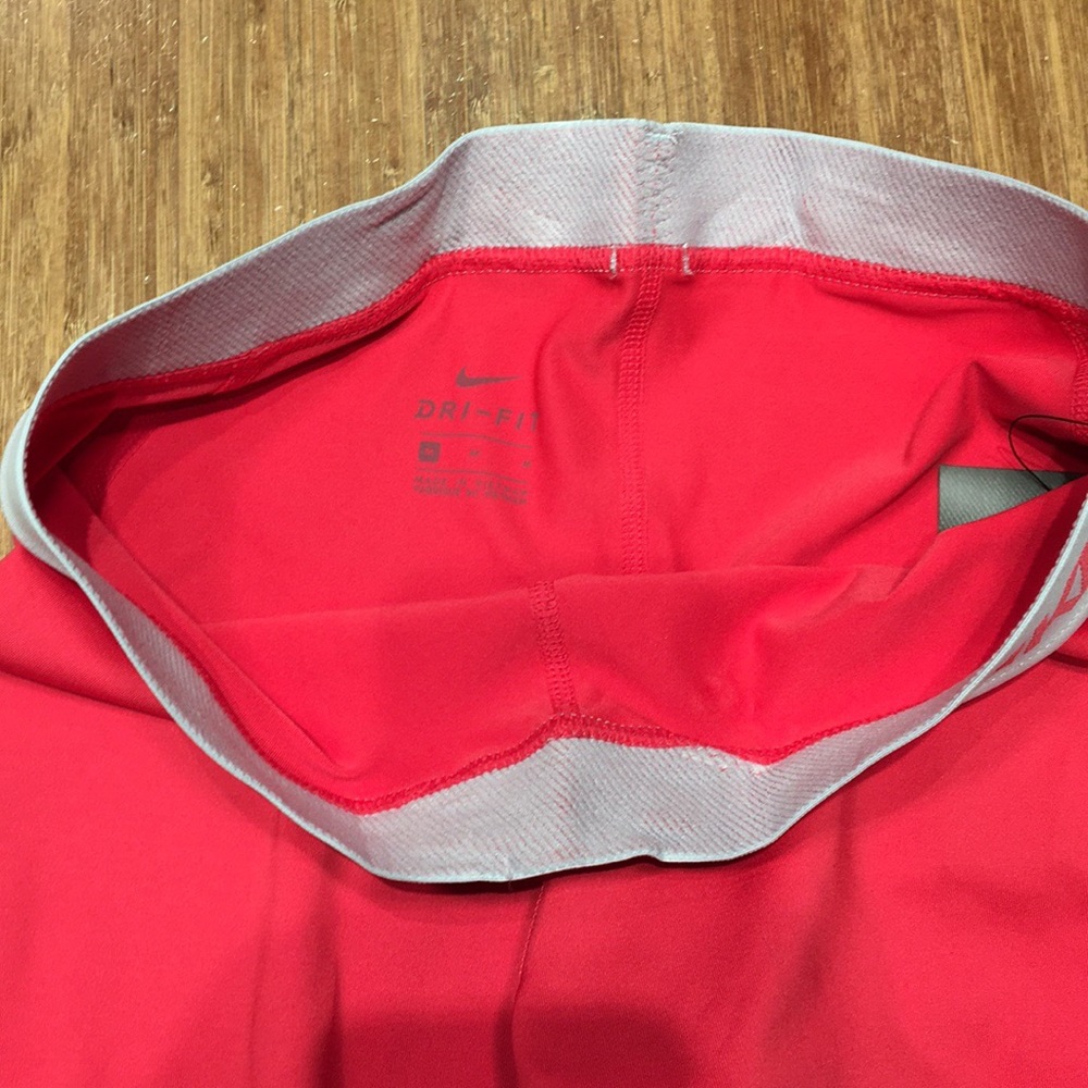 Nike Pros✔️ - Picture 2 of 3